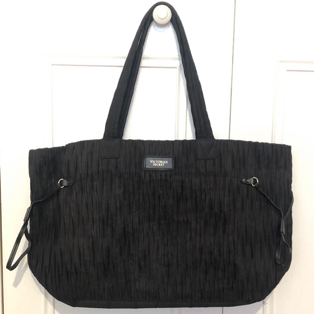 Victoria’s Secret women tote bag of black color